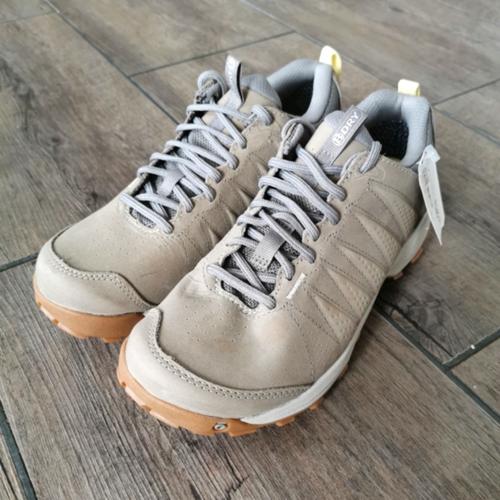 NWT Oboz Gravel Sypes Low Leather Waterproof Womens Hiking Shoes 76102-GRAVEL